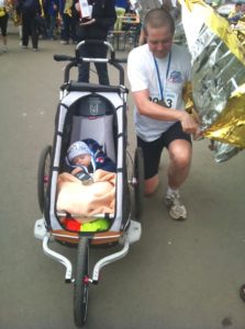 Artur z synem biegli dla moich Wojtków w Maratonie.
